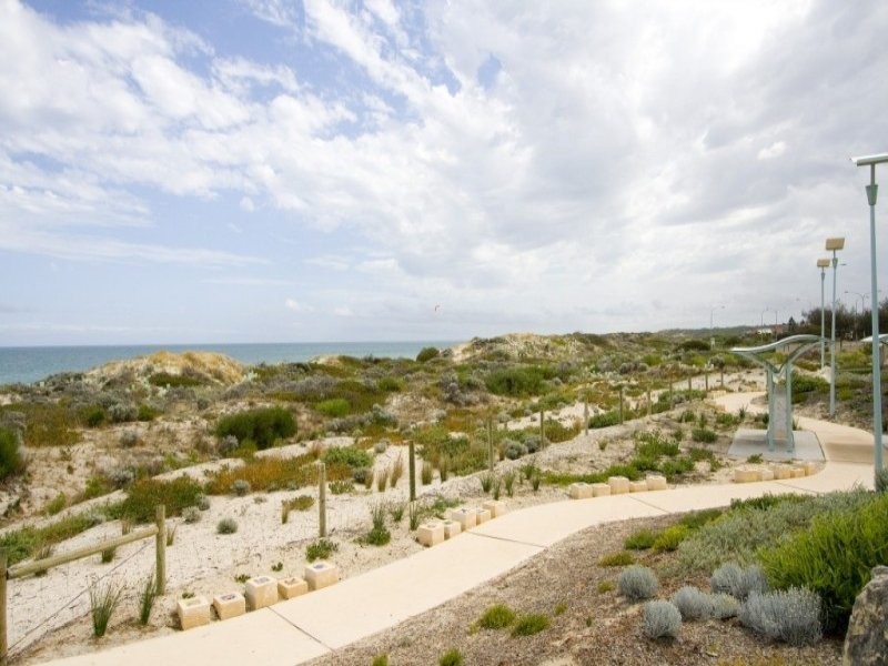 62 Dampier Avenue, Mullaloo WA 6027