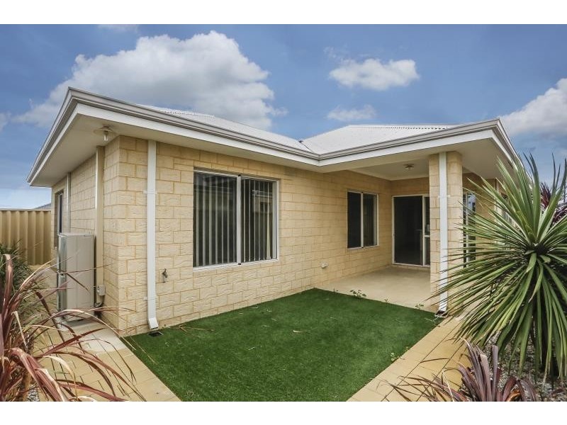 12 Altrincham Grove, Butler WA 6036