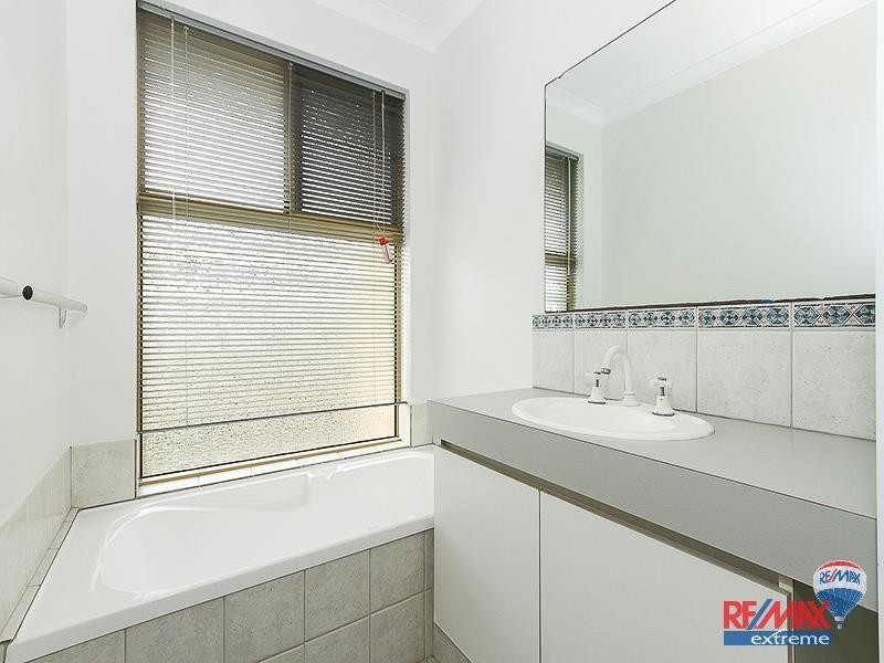 8 Danja Rise, Hocking WA 6065