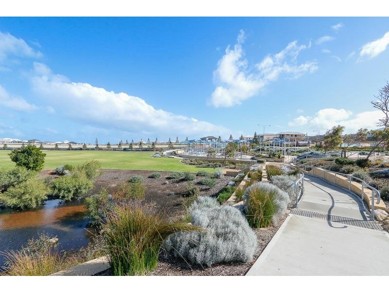 7 Cosmia Grove, Jindalee WA 6036