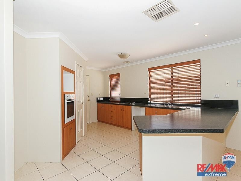 11 Shiralee Bend, Carramar WA 6031