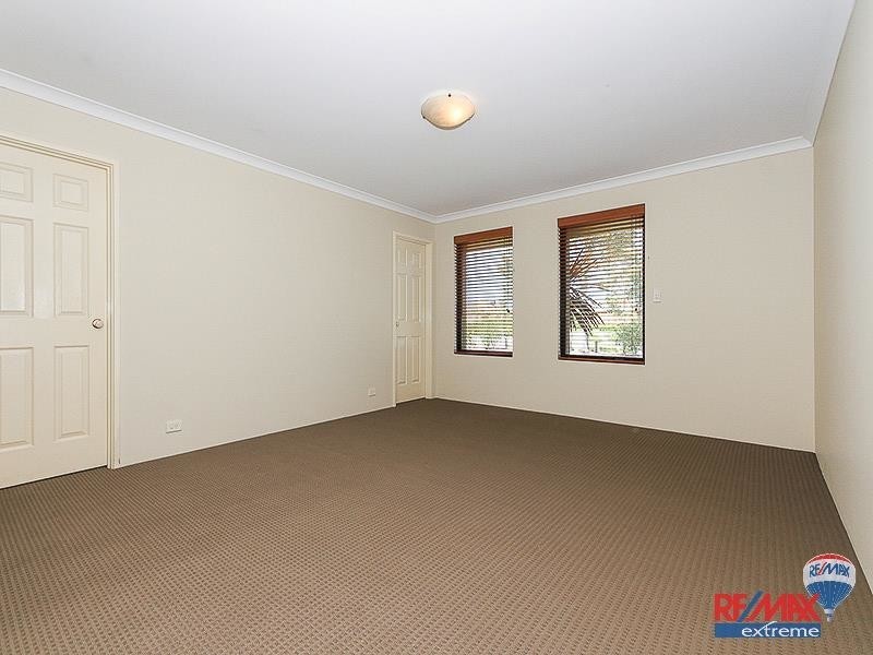 11 Shiralee Bend, Carramar WA 6031