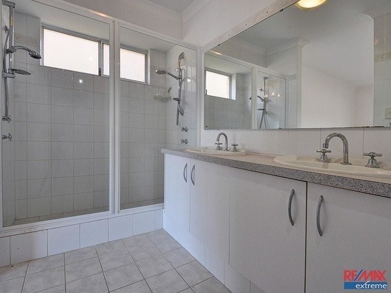 28 Crosthwait Circle, Tapping WA 6065