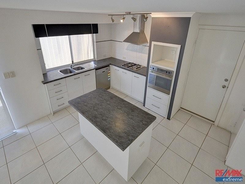 28 Crosthwait Circle, Tapping WA 6065