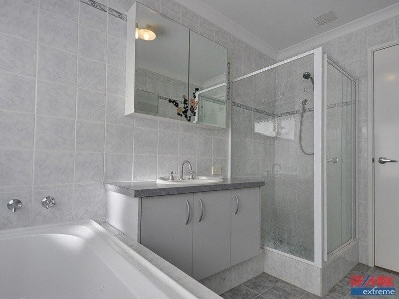 28 Crosthwait Circle, Tapping WA 6065