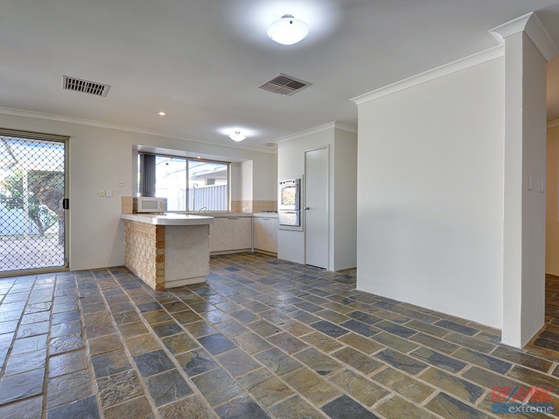 4 Girvan Lane, Kinross WA 6028