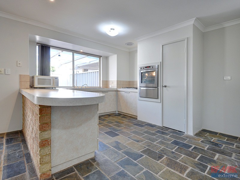 4 Girvan Lane, Kinross WA 6028