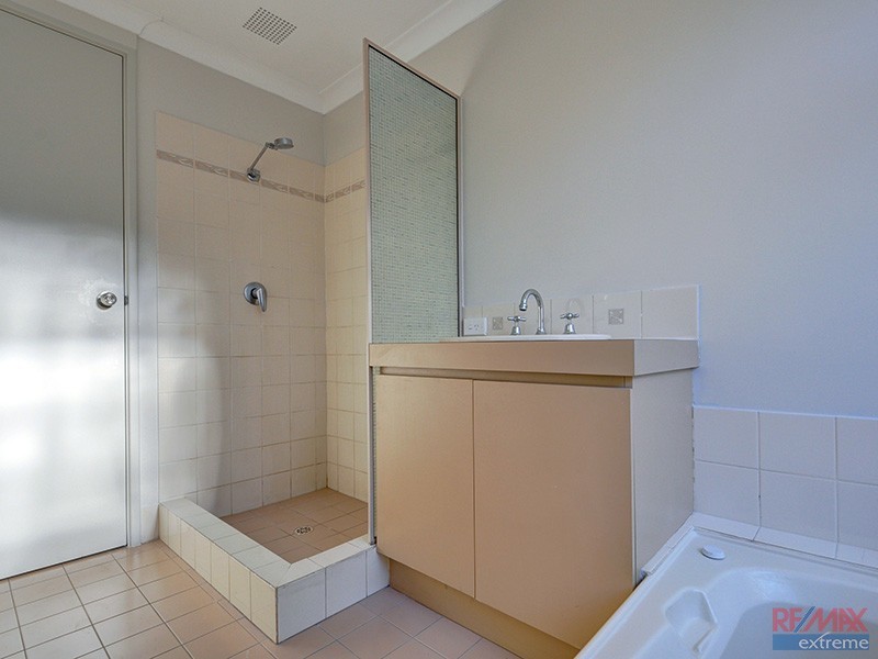 4 Girvan Lane, Kinross WA 6028