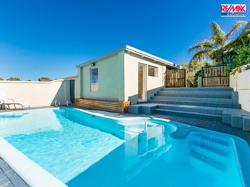 1 Theba Court, Heathridge WA 6027