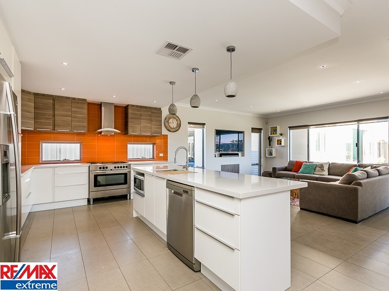 42 Fontelina Parade, Iluka WA 6028