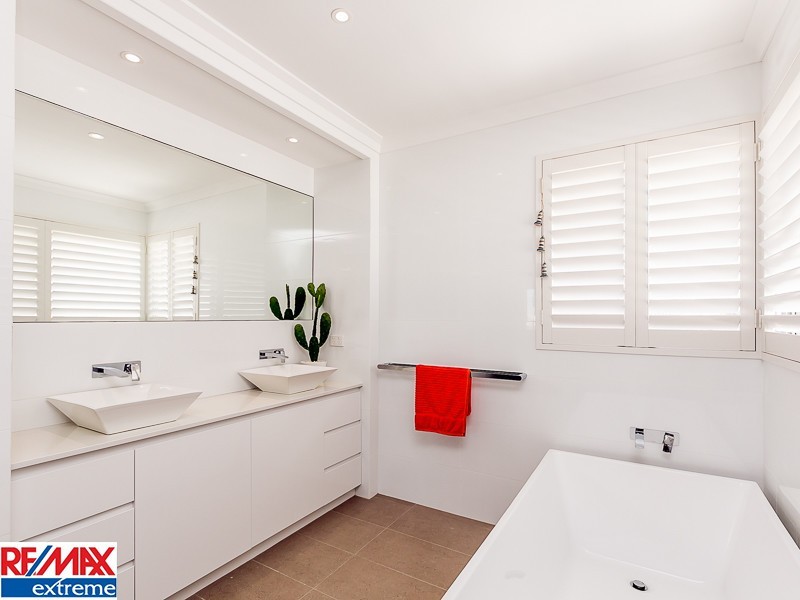 42 Fontelina Parade, Iluka WA 6028