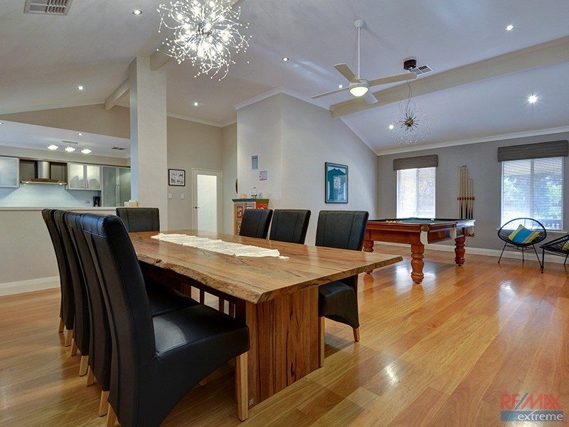 576 Neaves Road, Mariginiup WA 6078