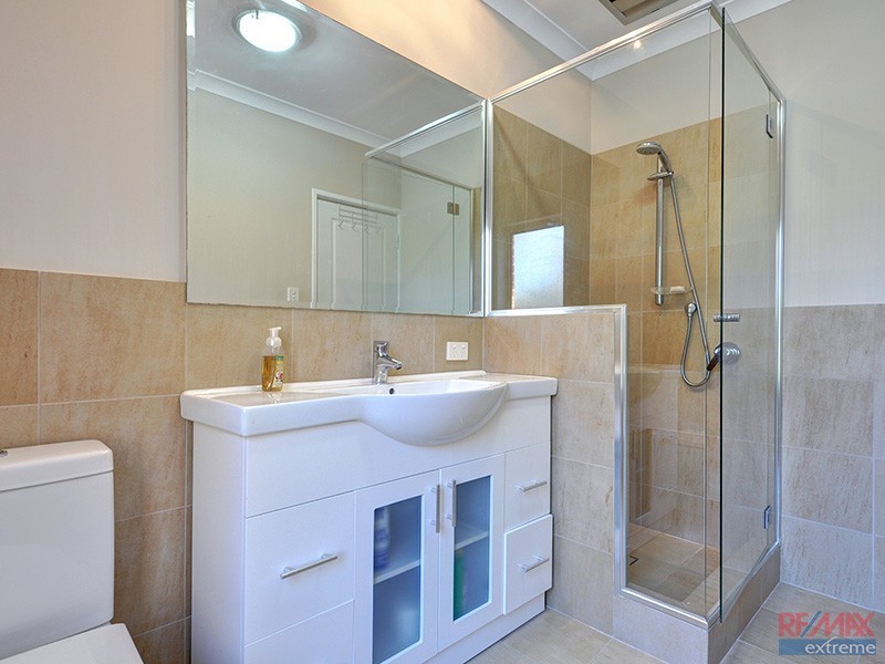 576 Neaves Road, Mariginiup WA 6078