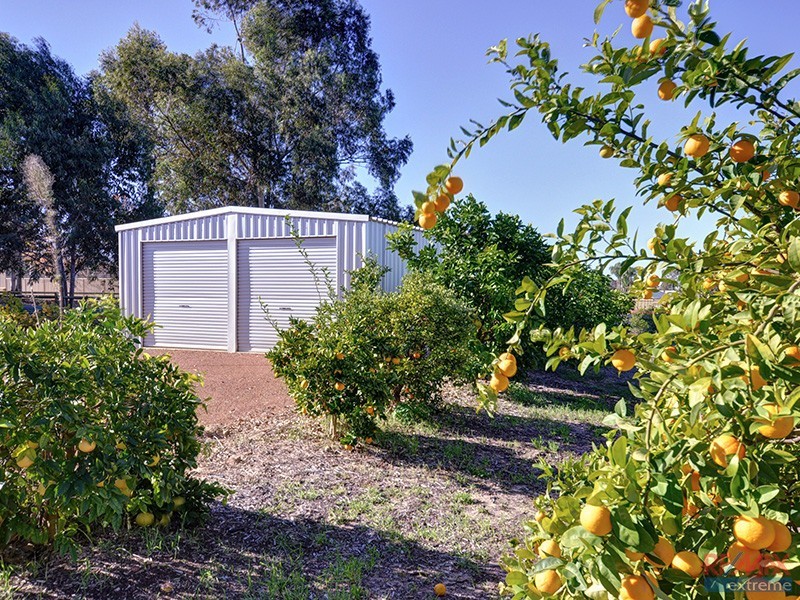 576 Neaves Road, Mariginiup WA 6078