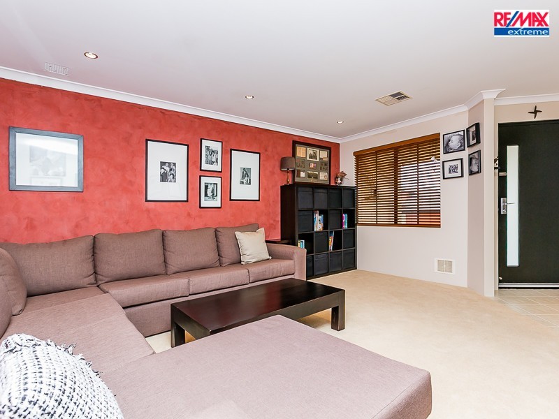 45 Chartwell Bend, Hocking WA 6065