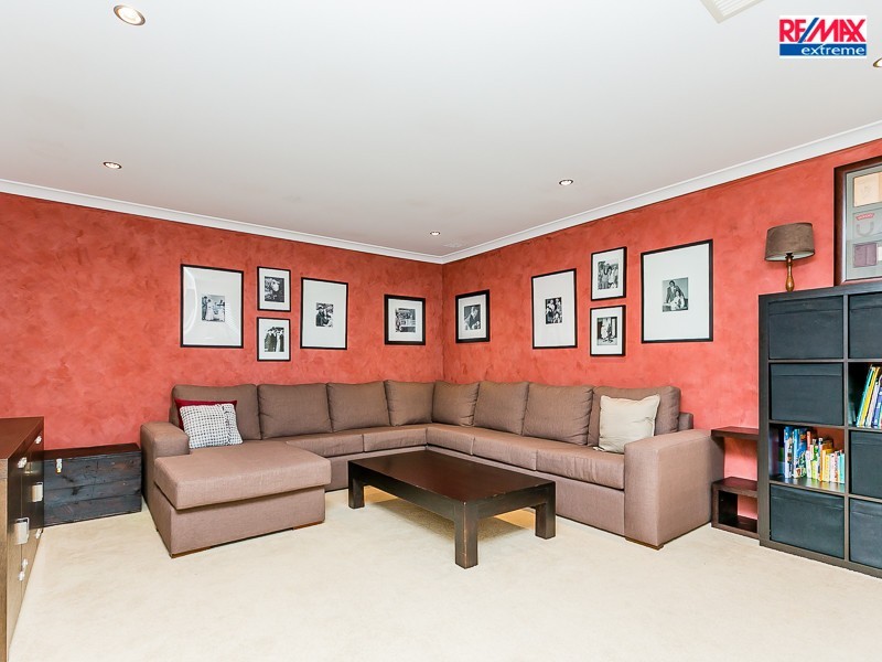 45 Chartwell Bend, Hocking WA 6065