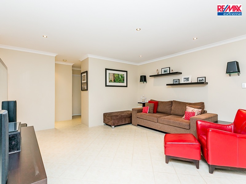 45 Chartwell Bend, Hocking WA 6065