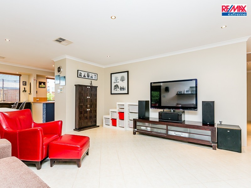 45 Chartwell Bend, Hocking WA 6065