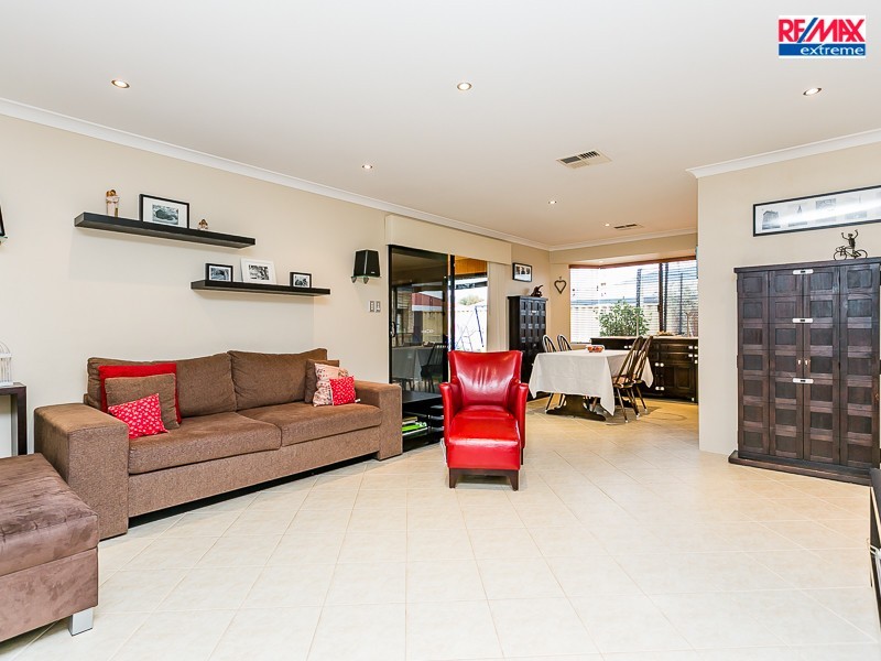 45 Chartwell Bend, Hocking WA 6065