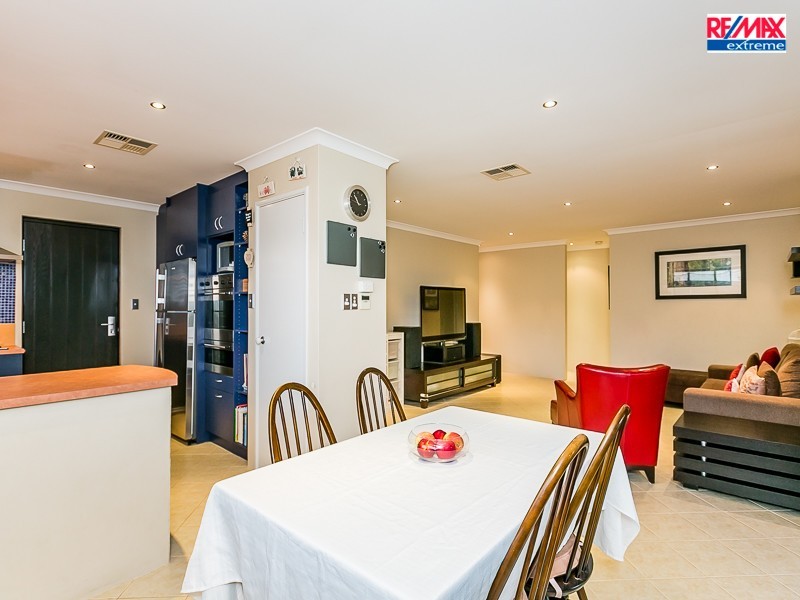 45 Chartwell Bend, Hocking WA 6065