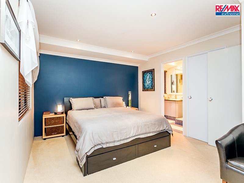 45 Chartwell Bend, Hocking WA 6065