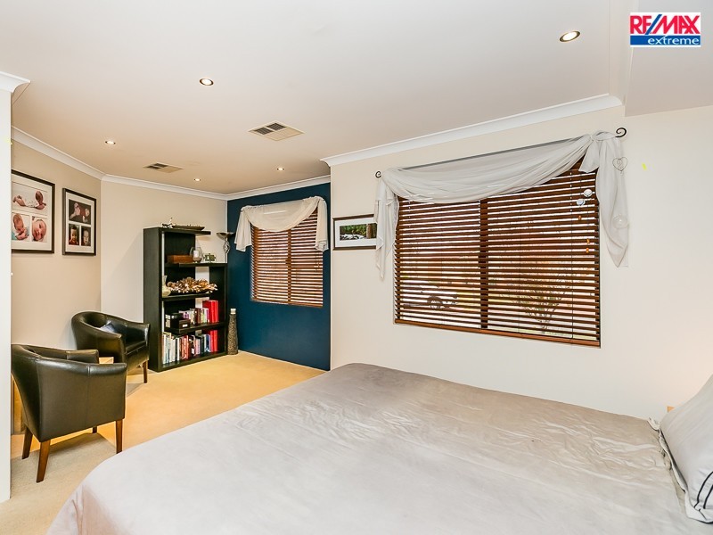 45 Chartwell Bend, Hocking WA 6065