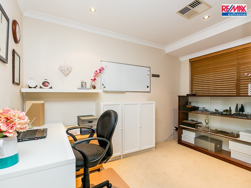 45 Chartwell Bend, Hocking WA 6065