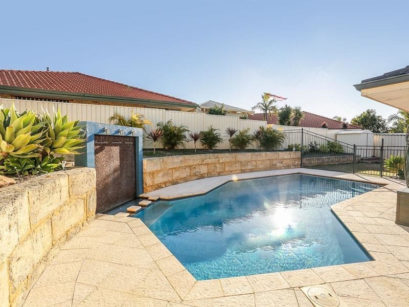 8 Manitoba Court, Joondalup WA 6027