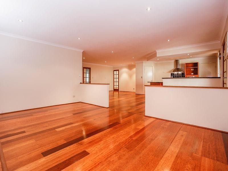 8 Manitoba Court, Joondalup WA 6027