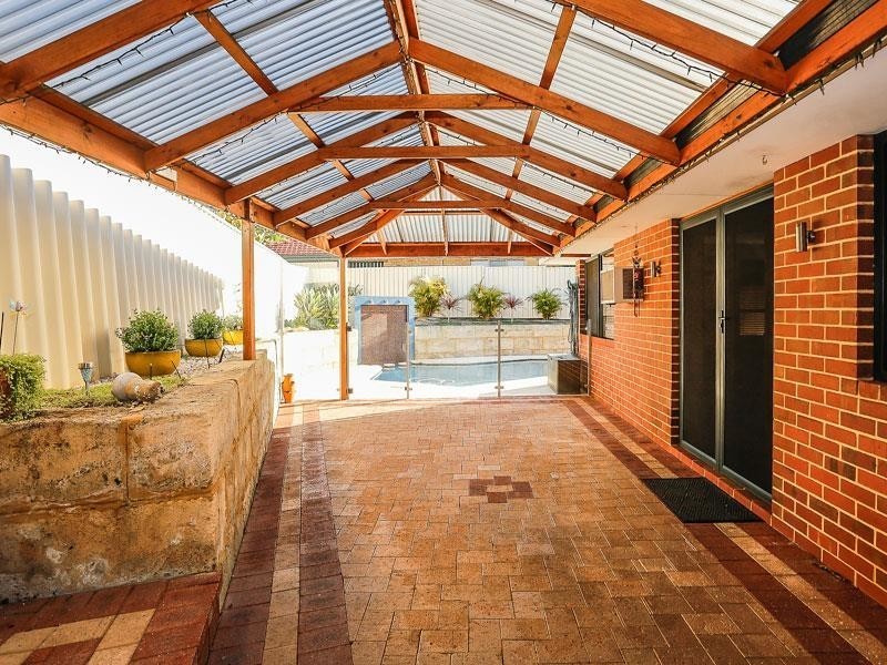 8 Manitoba Court, Joondalup WA 6027