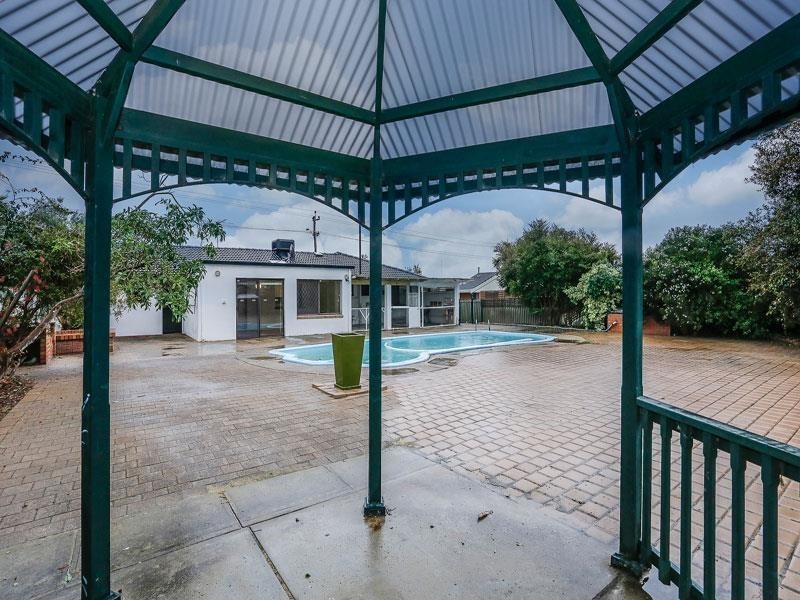 94 Dundebar Road, Wanneroo WA 6065