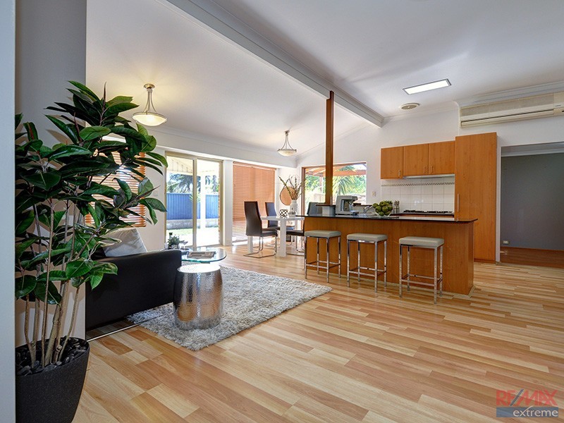 9 Shannon Close, Woodvale WA 6026