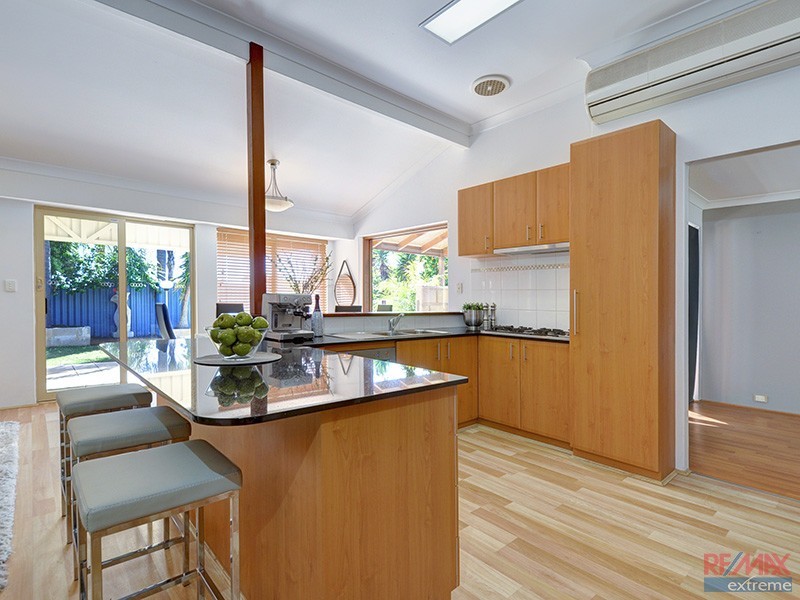 9 Shannon Close, Woodvale WA 6026