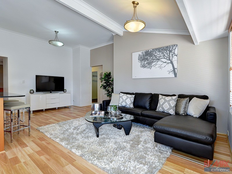 9 Shannon Close, Woodvale WA 6026