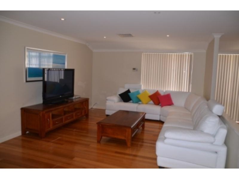 4 Rake Court, Ocean Reef WA 6027