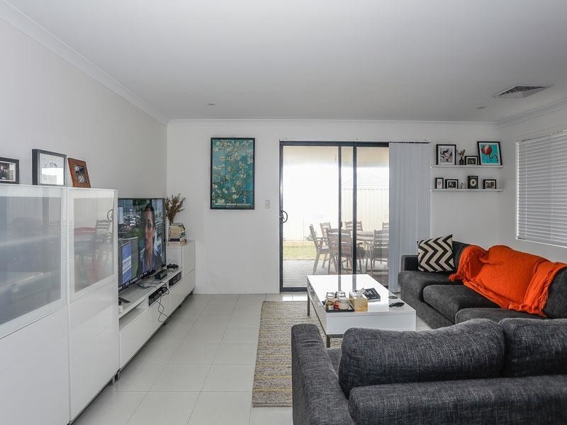 15 Damperia Green, Sinagra WA 6065