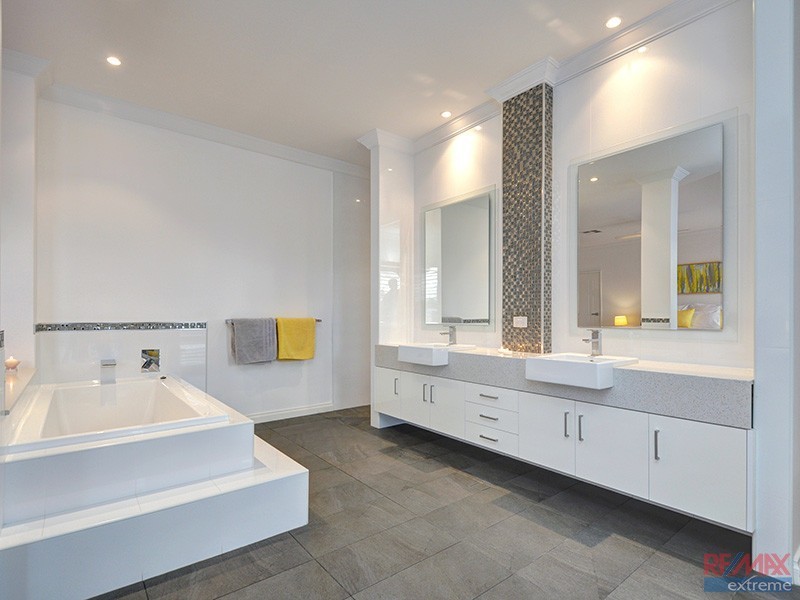 12 Barquentine Avenue, Jindalee WA 6036