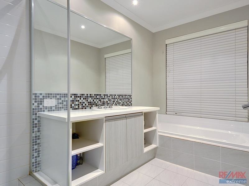 24 Leeway Loop, Alkimos WA 6038