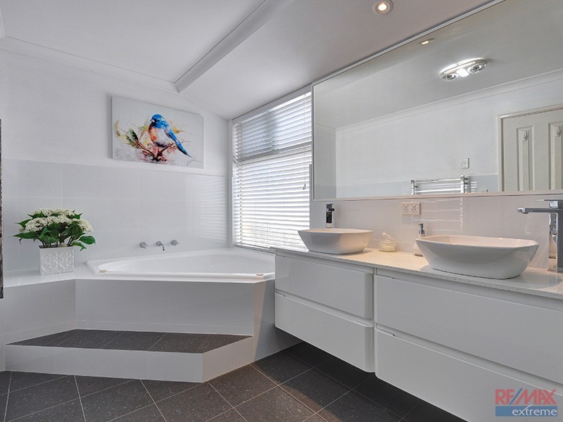 20 Delgado Parade, Iluka WA 6028