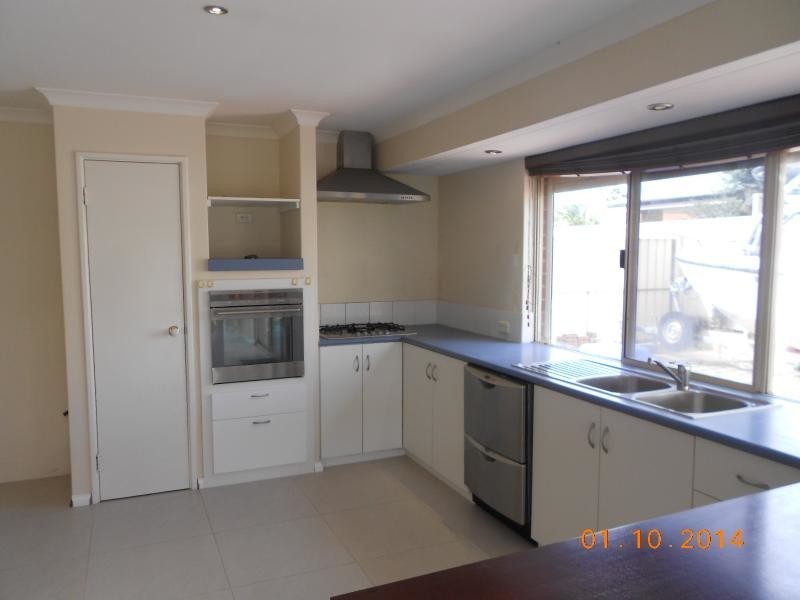 9 Carisbrook Loop, Hocking WA 6065