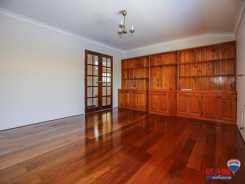 15 Greenock Gardens, Kinross WA 6028