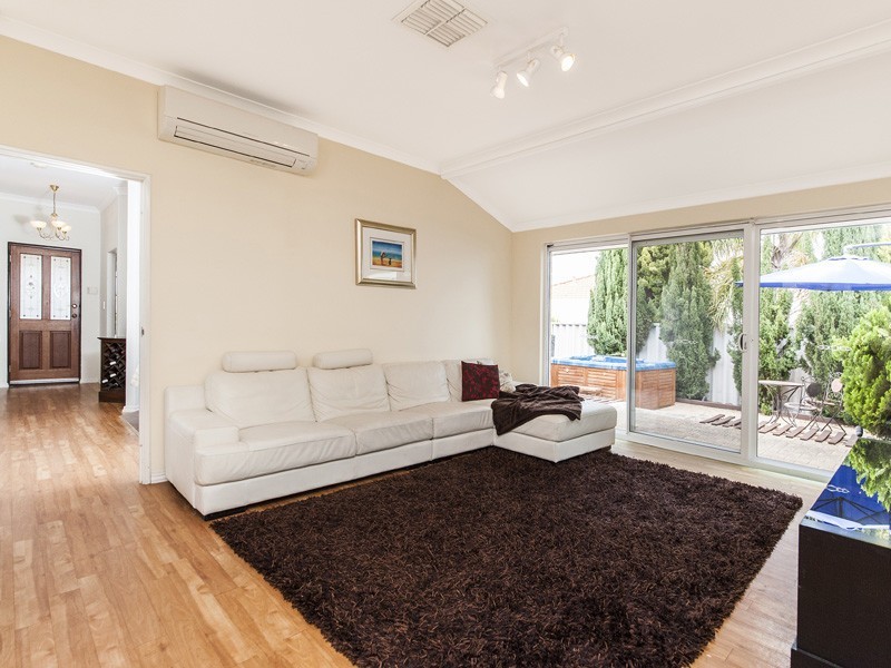 7 Gretna Court, Kinross WA 6028