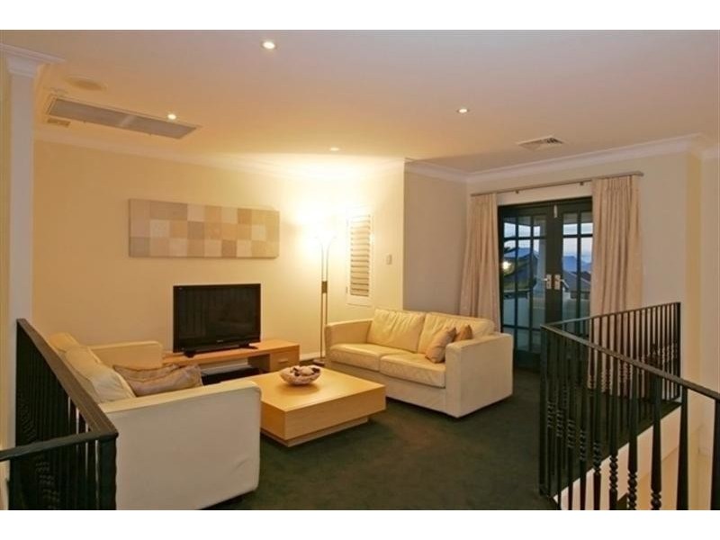 14 Amalfi Drive, Hillarys WA 6025