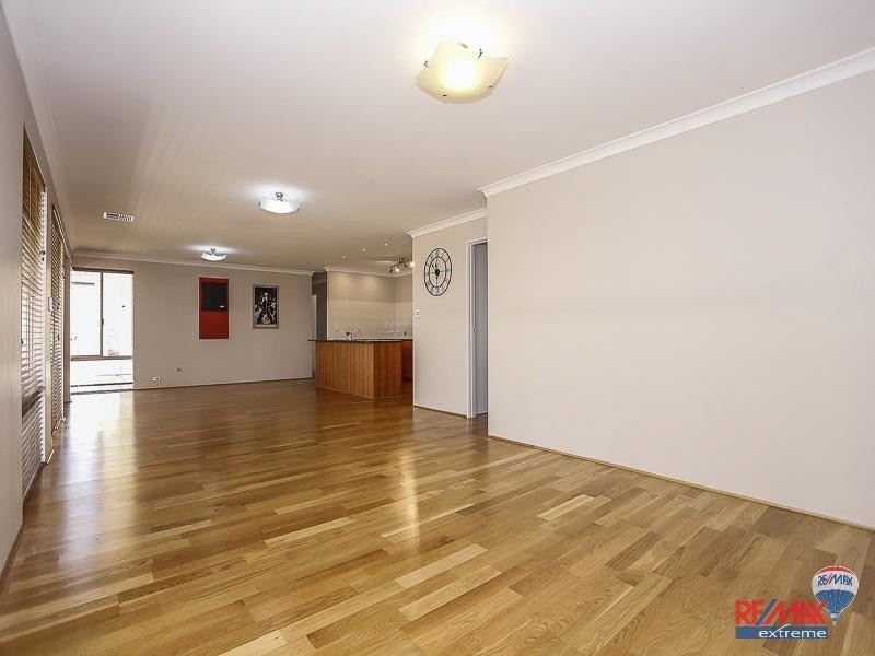 11 Westwood Meander, Carramar WA 6031