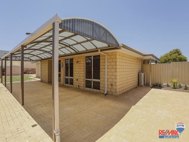 11 Westwood Meander, Carramar WA 6031