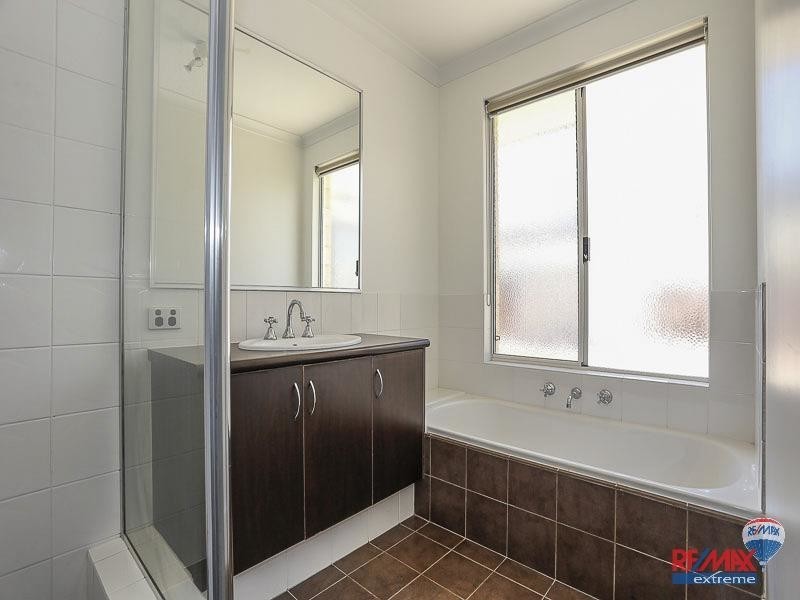 11 Westwood Meander, Carramar WA 6031