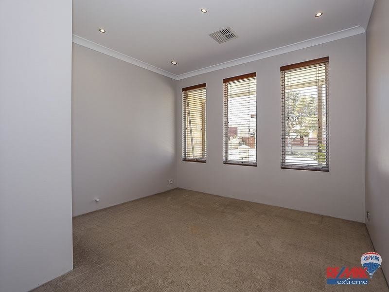 11 Westwood Meander, Carramar WA 6031