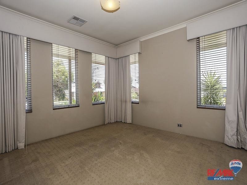 11 Westwood Meander, Carramar WA 6031