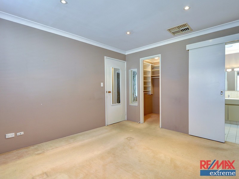 4 Mellows Place, Padbury WA 6025