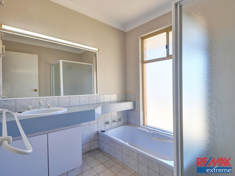 4 Mellows Place, Padbury WA 6025